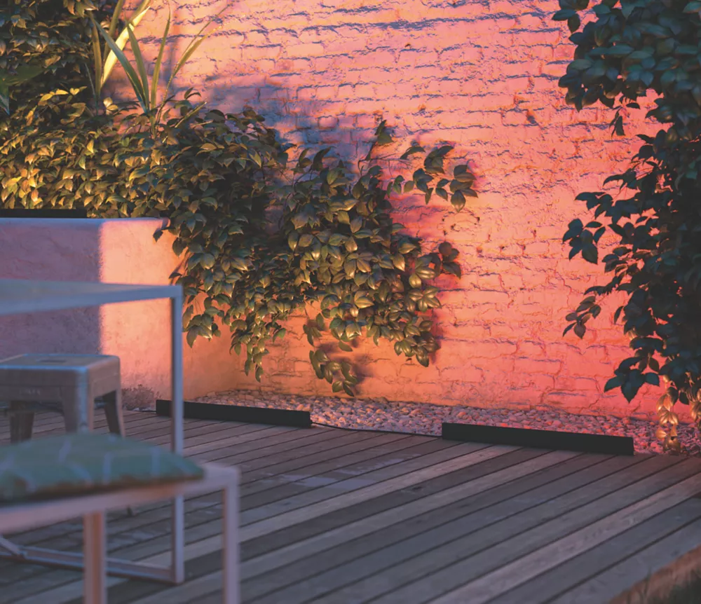 Philips Hue Amarant Outdoor LED Linear Wall Light Black 20W 1200lm 3 Philips Hue Amarant Outdoor LED Linear Wall Light Black 20W 1200lm - Image 3