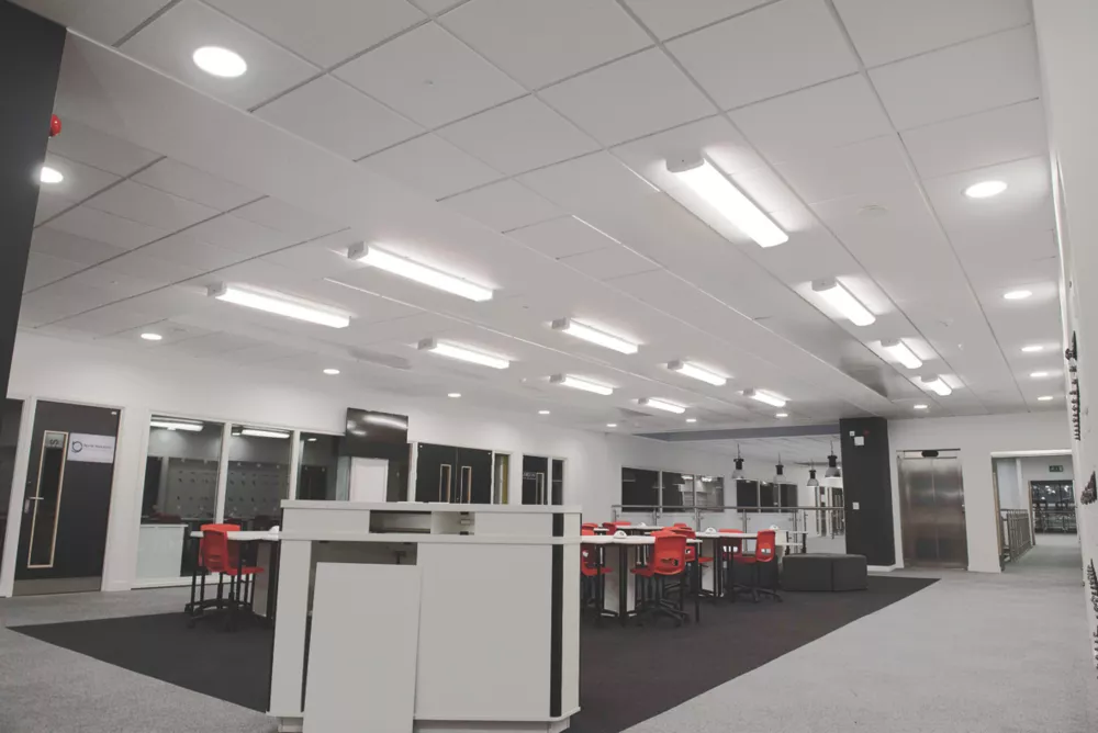 Luceco Opus Single 4ft LED Batten 17W 2200lm 220-240V 6 Luceco Opus Single 4ft LED Batten 17W 2200lm 220-240V - Image 6