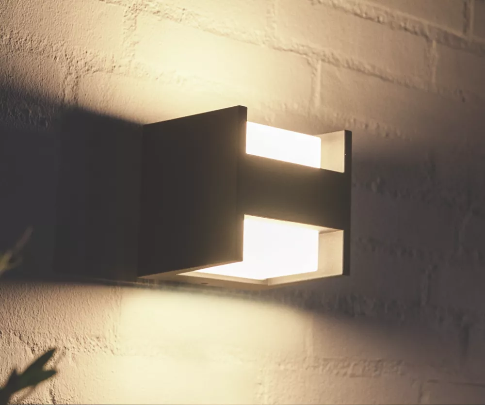 Philips Hue Fuzo Outdoor LED Square Wall Light Black 9.1W 1160lm 2 Philips Hue Fuzo Outdoor LED Square Wall Light Black 9.1W 1160lm - Image 2