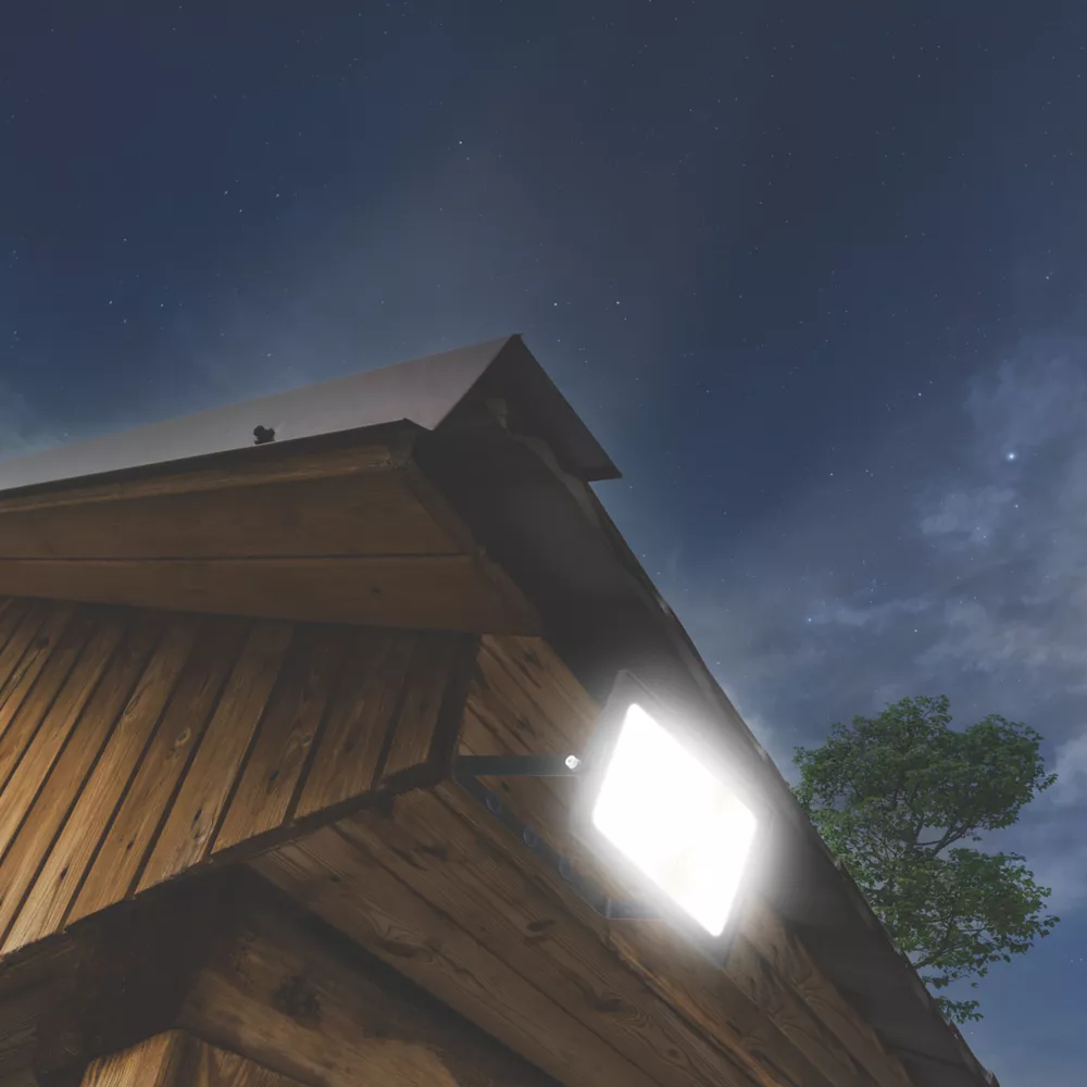 4lite Outdoor LED Floodlight Black 30W 2550lm 3 4lite Outdoor LED Floodlight Black 30W 2550lm - Image 3